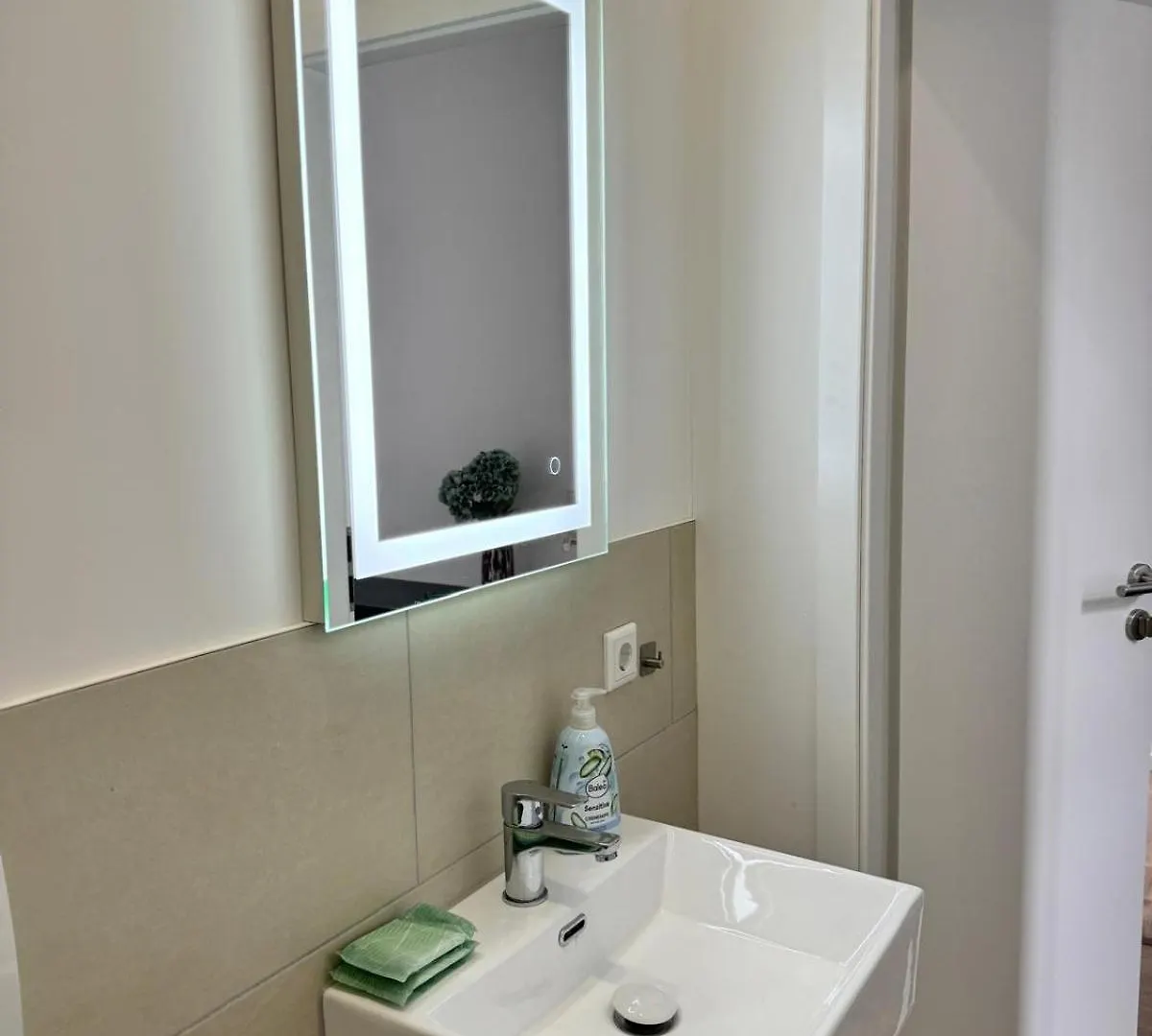Heaven Homes - Privatzimmer Mit Bad Im Herzen Von Duesseldorf 0*, Dusseldorf